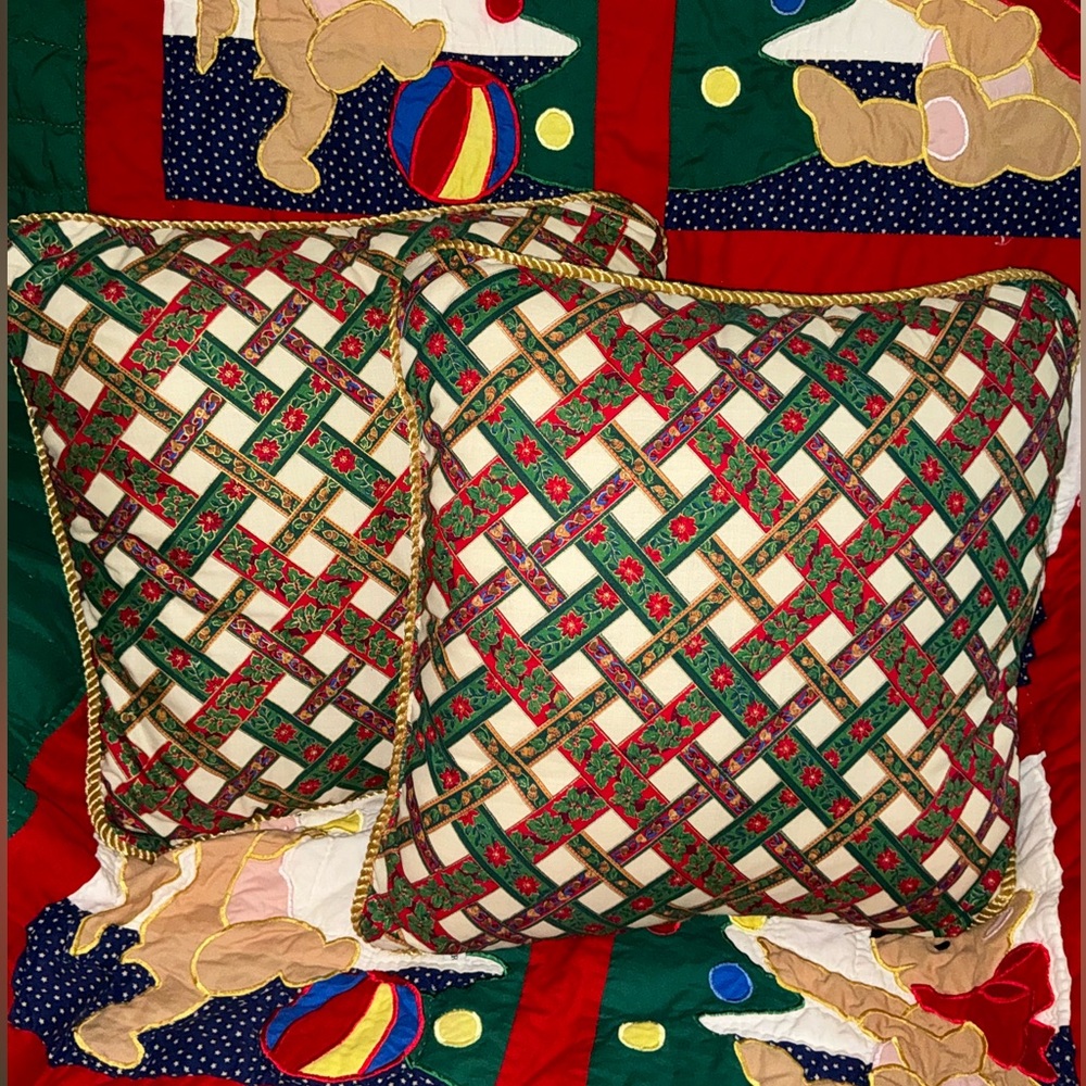 Christmas 🎄 Throw Pillow 15” x 16” - Picture 1 of 5